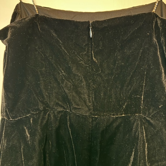 House of Harlow 1960 Black Velvet Dress size small with rhinestone straps - Picture 4 of 6